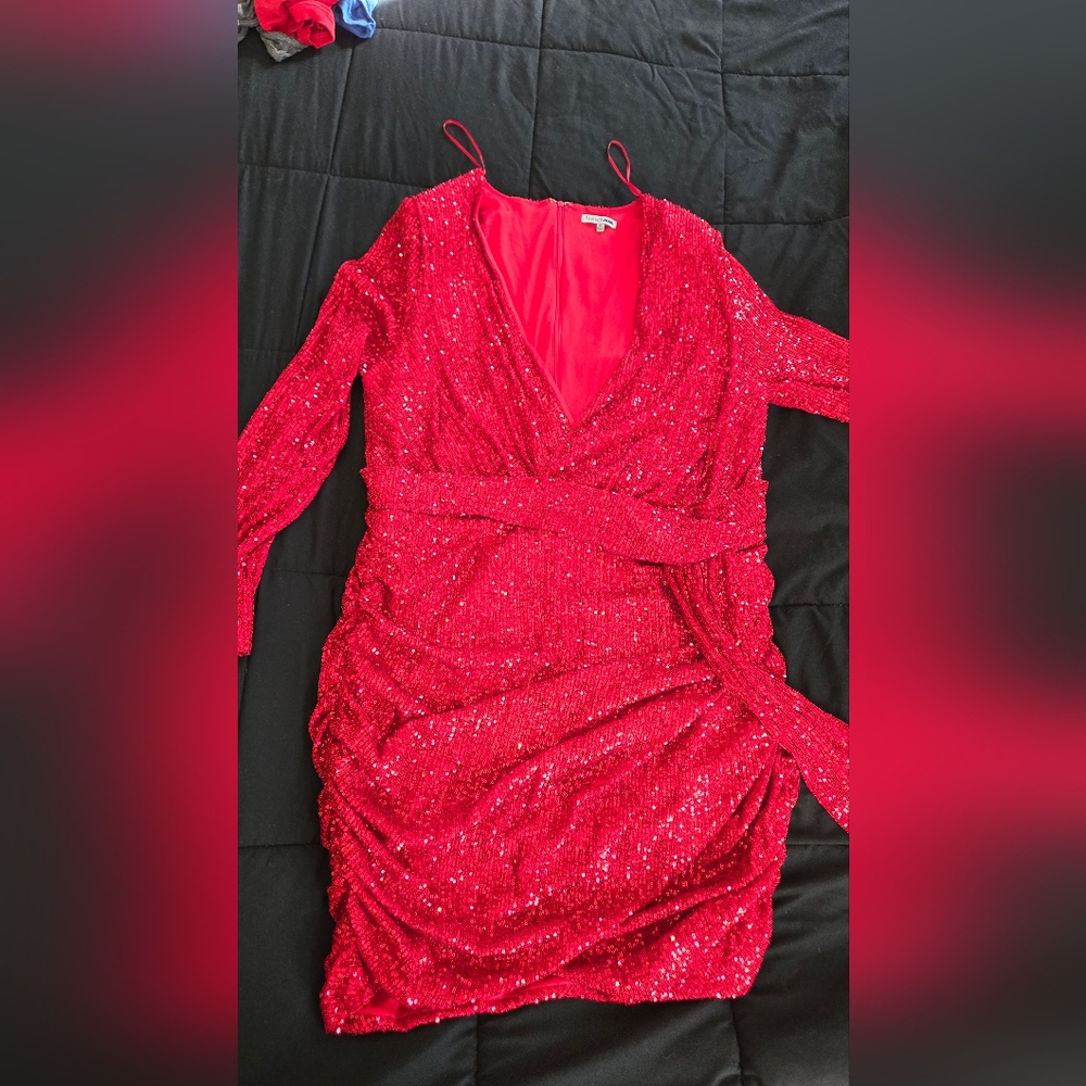 SPARKLY RED DRESS